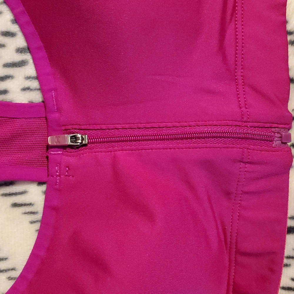 Under Armour Pink Sports Bra Woman's Size 32C - Picture 5 of 13